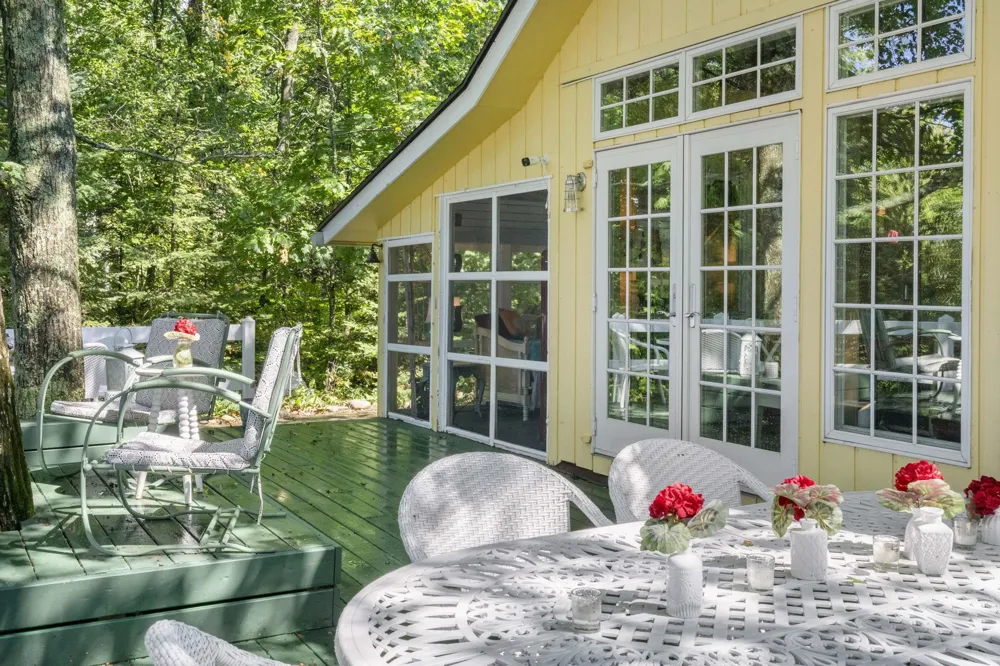 2565 Shore Wood Drive Peninsula Township, MI 49686