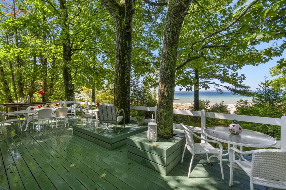 2565 Shore Wood Drive Peninsula Township, MI 49686