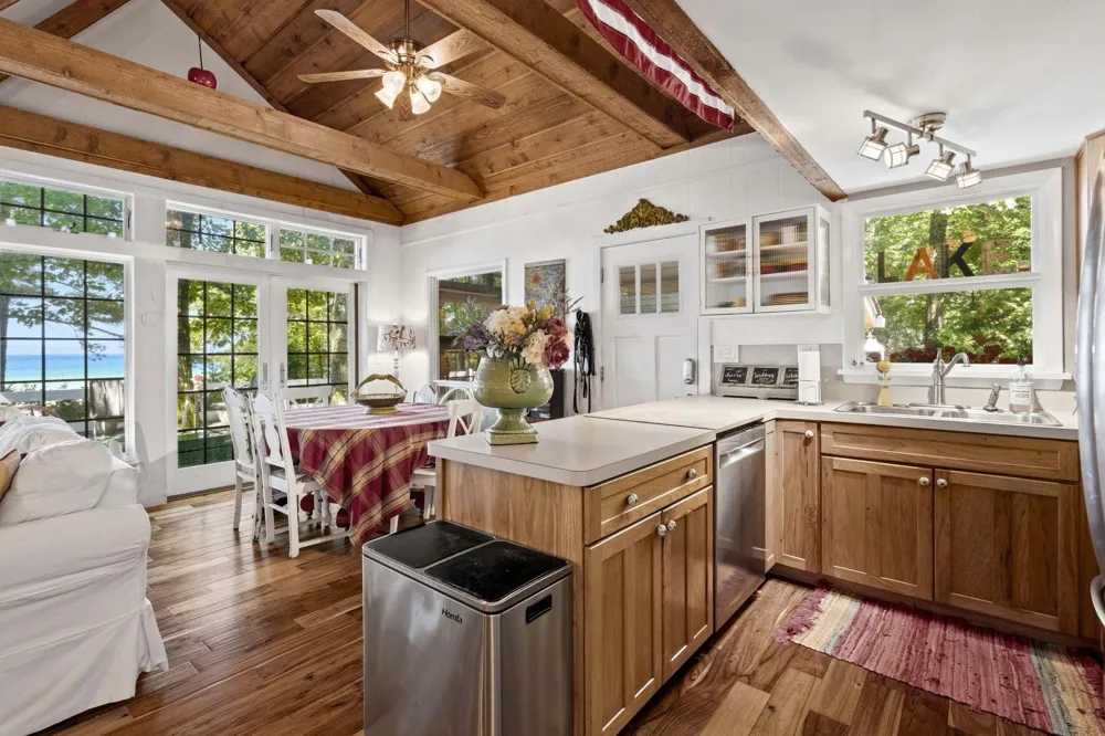 2565 Shore Wood Drive Peninsula Township, MI 49686