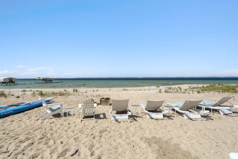 2565 Shore Wood Drive Peninsula Township, MI 49686