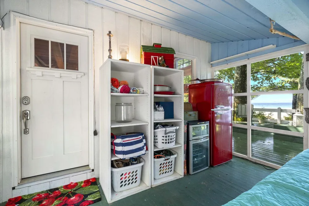 2565 Shore Wood Drive Peninsula Township, MI 49686