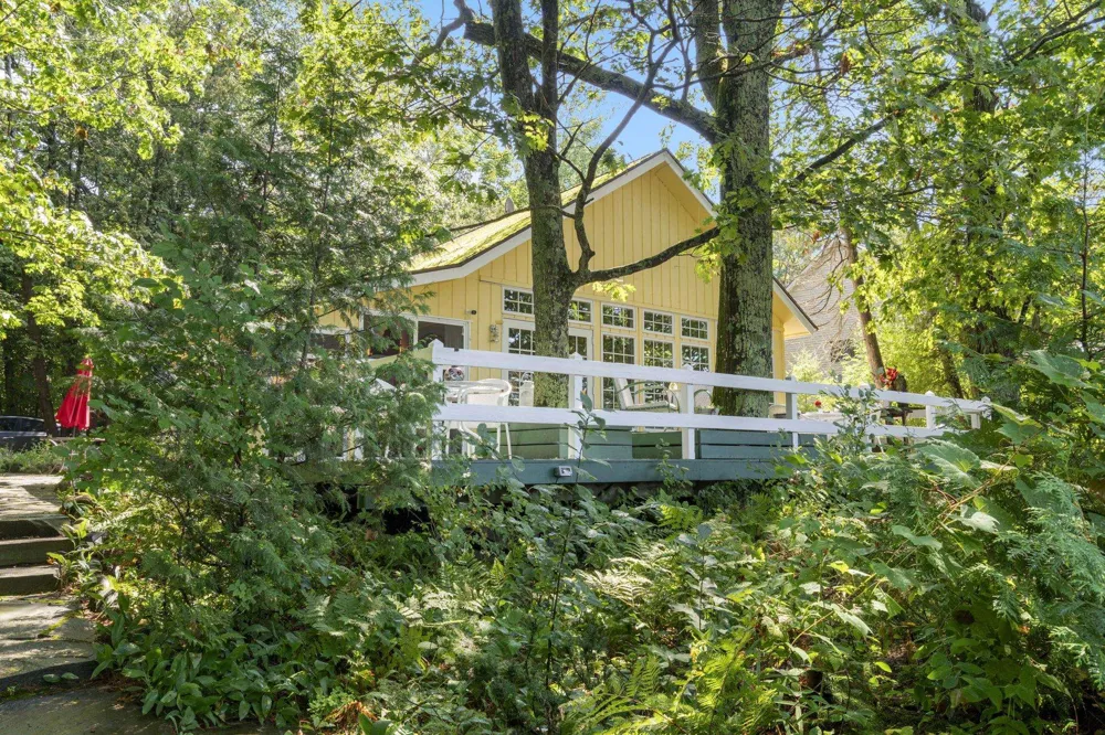 2565 Shore Wood Drive Peninsula Township, MI 49686