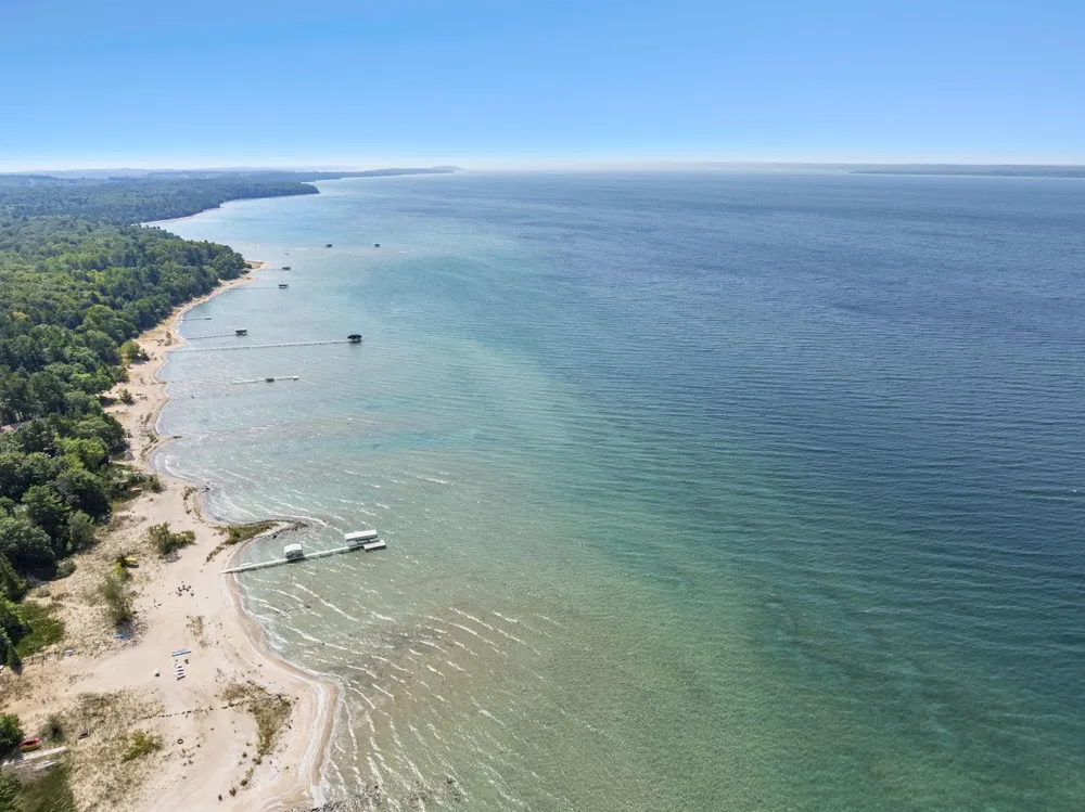 2565 Shore Wood Drive Peninsula Township, MI 49686