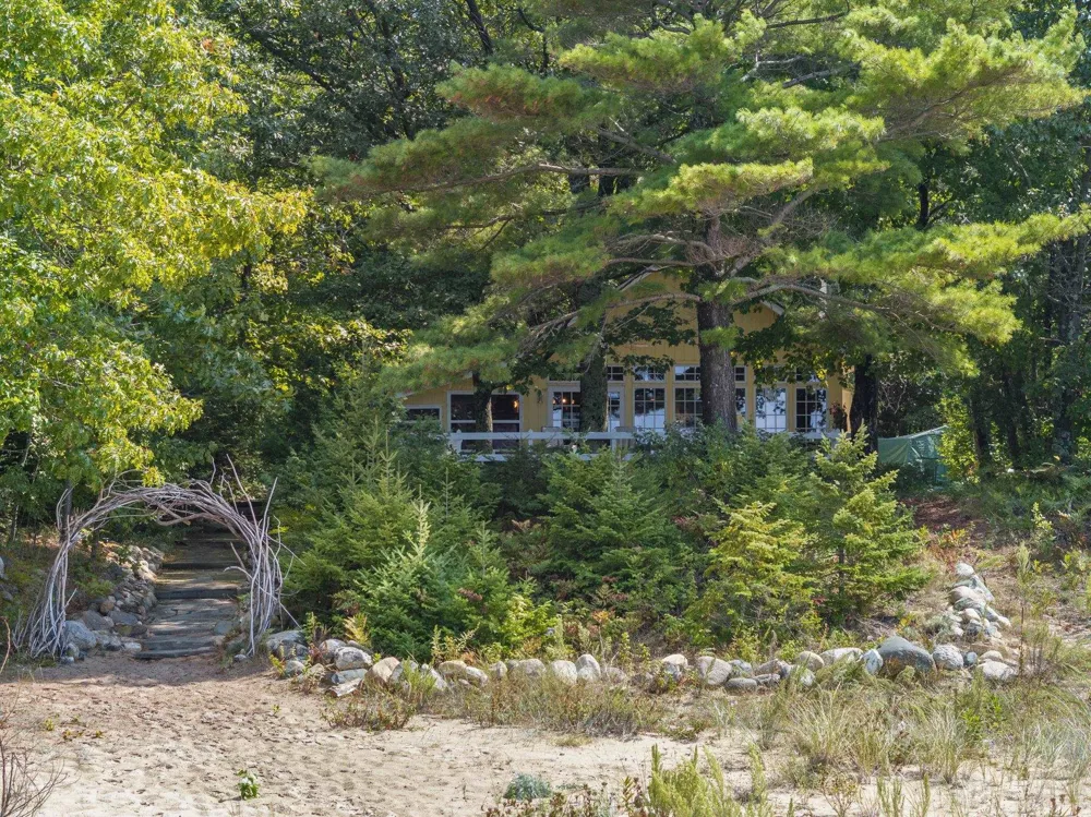 2565 Shore Wood Drive Peninsula Township, MI 49686