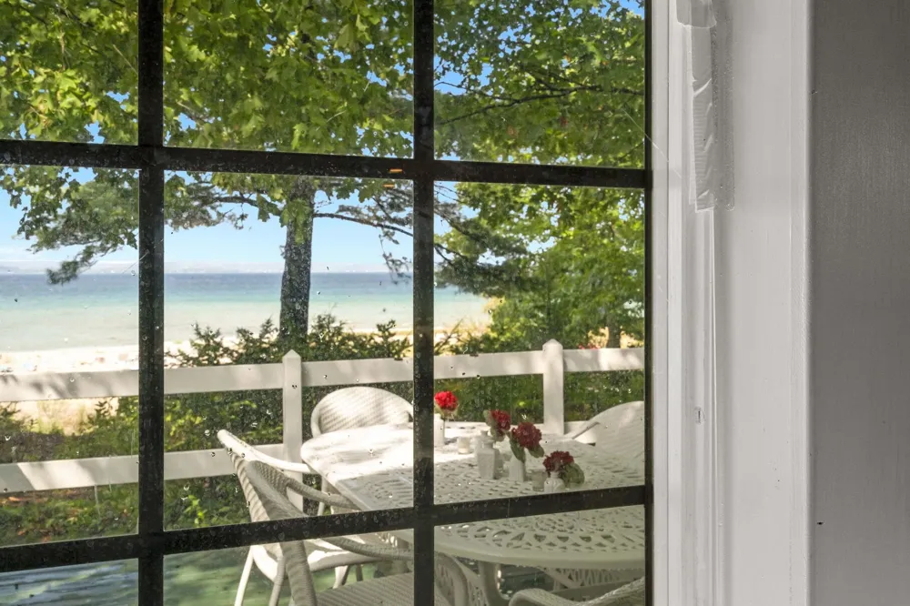 2565 Shore Wood Drive Peninsula Township, MI 49686
