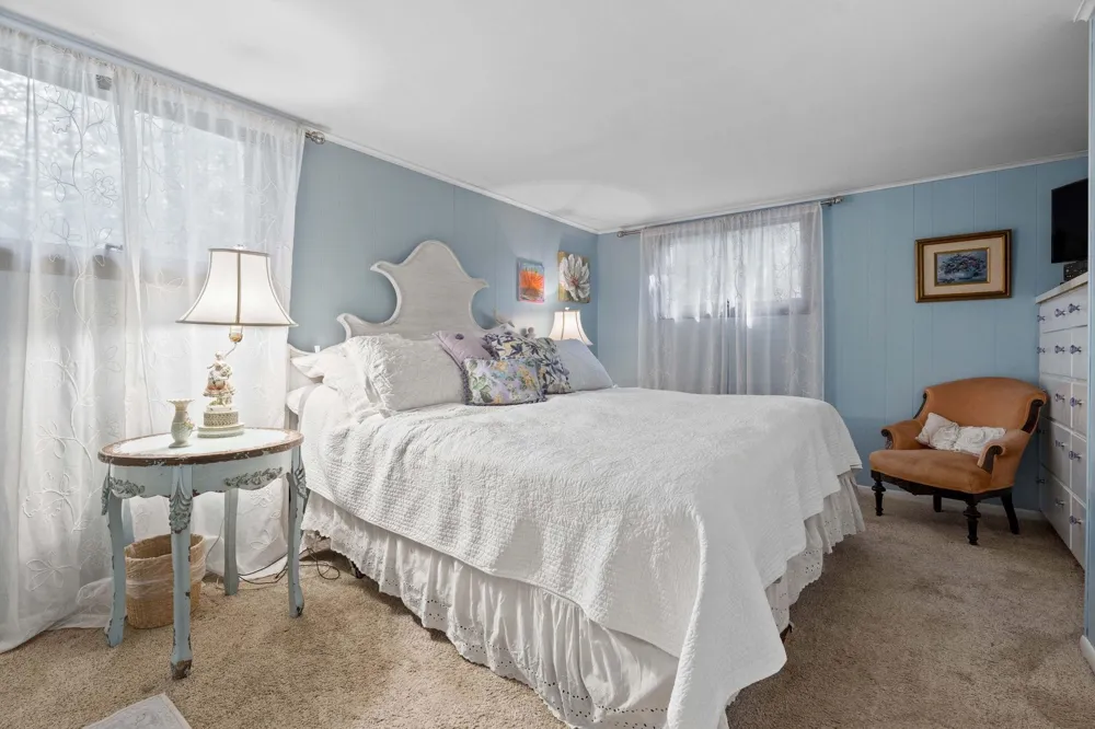 2565 Shore Wood Drive Peninsula Township, MI 49686