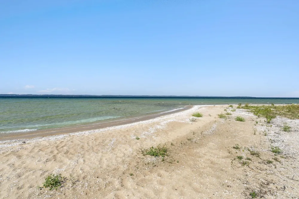 2565 Shore Wood Drive Peninsula Township, MI 49686