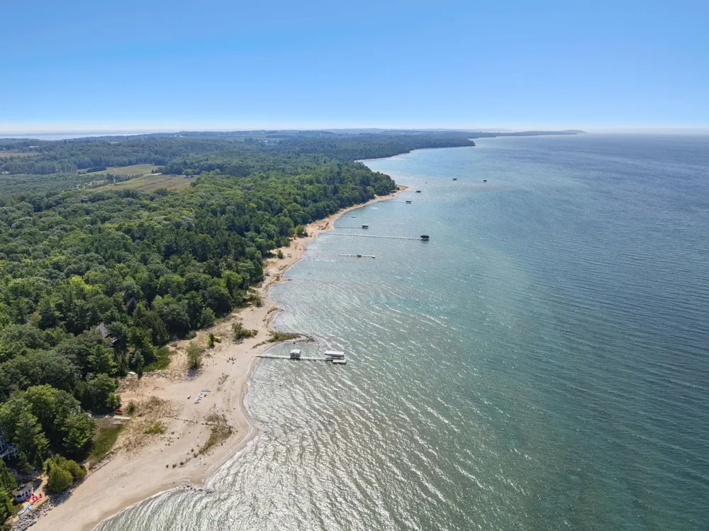 2565 Shore Wood Drive Peninsula Township, MI 49686