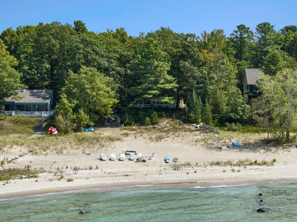 2565 Shore Wood Drive Peninsula Township, MI 49686