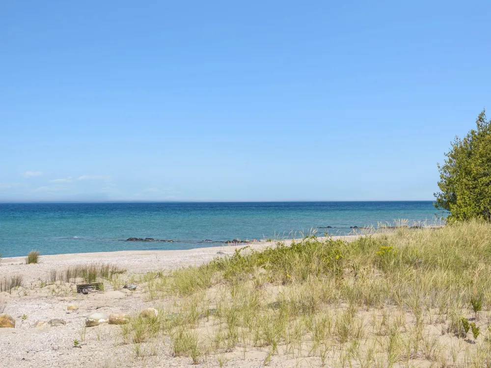 2565 Shore Wood Drive Peninsula Township, MI 49686