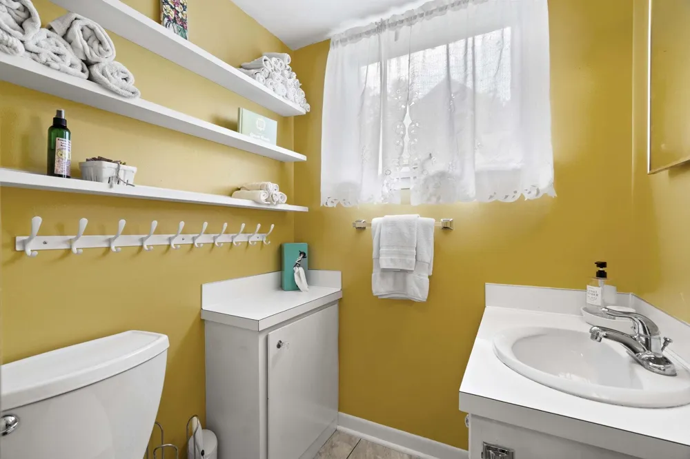 2565 Shore Wood Drive Peninsula Township, MI 49686