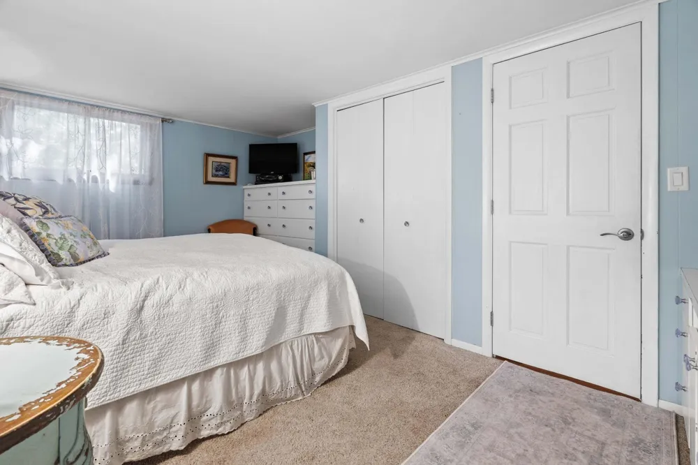 2565 Shore Wood Drive Peninsula Township, MI 49686