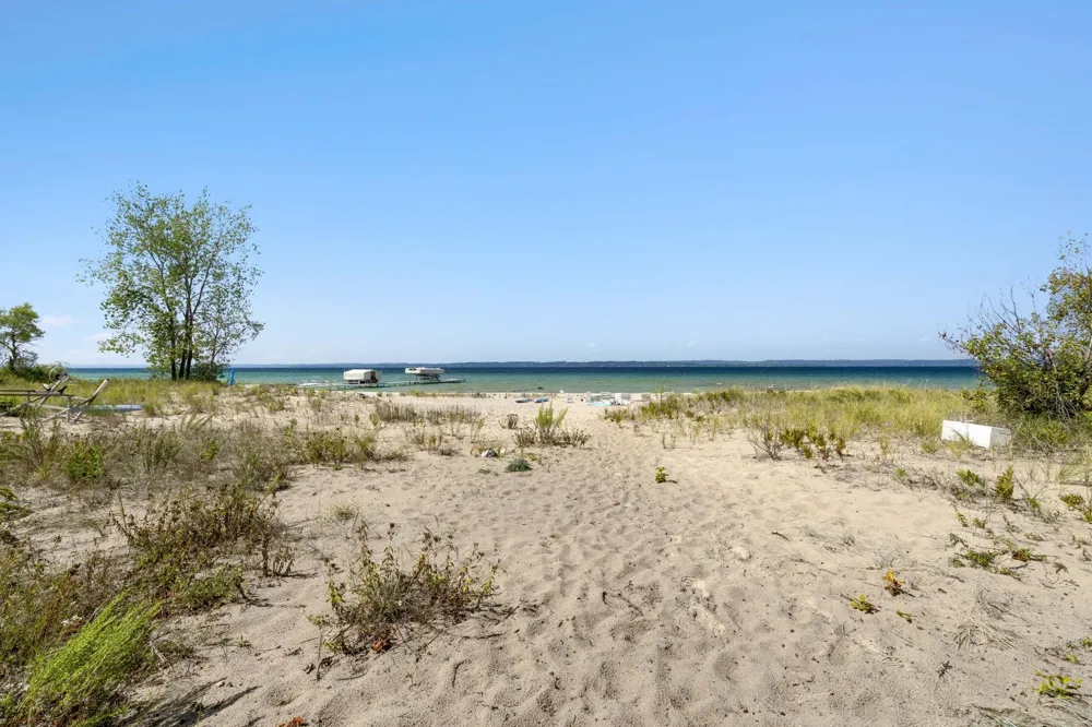 2565 Shore Wood Drive Peninsula Township, MI 49686