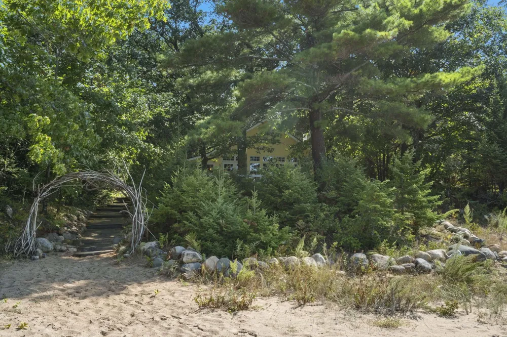 2565 Shore Wood Drive Peninsula Township, MI 49686