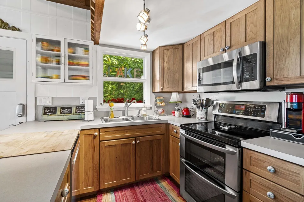 2565 Shore Wood Drive Peninsula Township, MI 49686