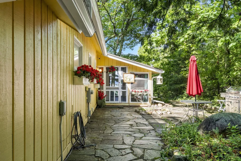2565 Shore Wood Drive Peninsula Township, MI 49686