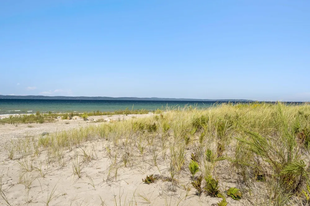 2565 Shore Wood Drive Peninsula Township, MI 49686