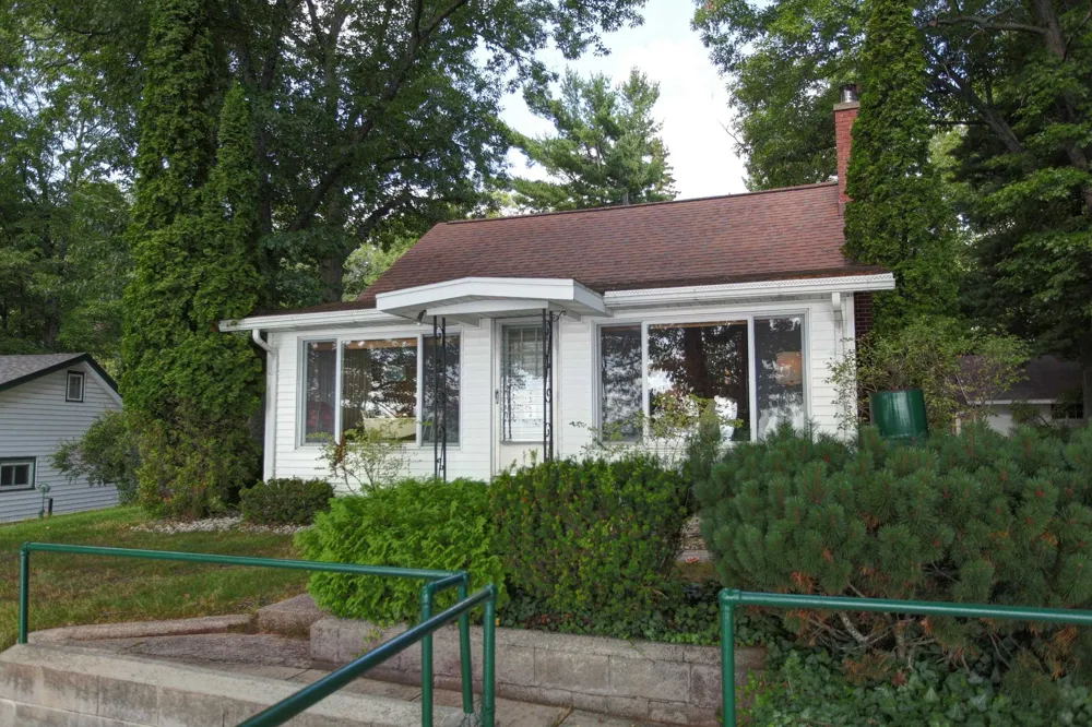 2624 Crescent Shores Drive Long Lake Township, MI 49685