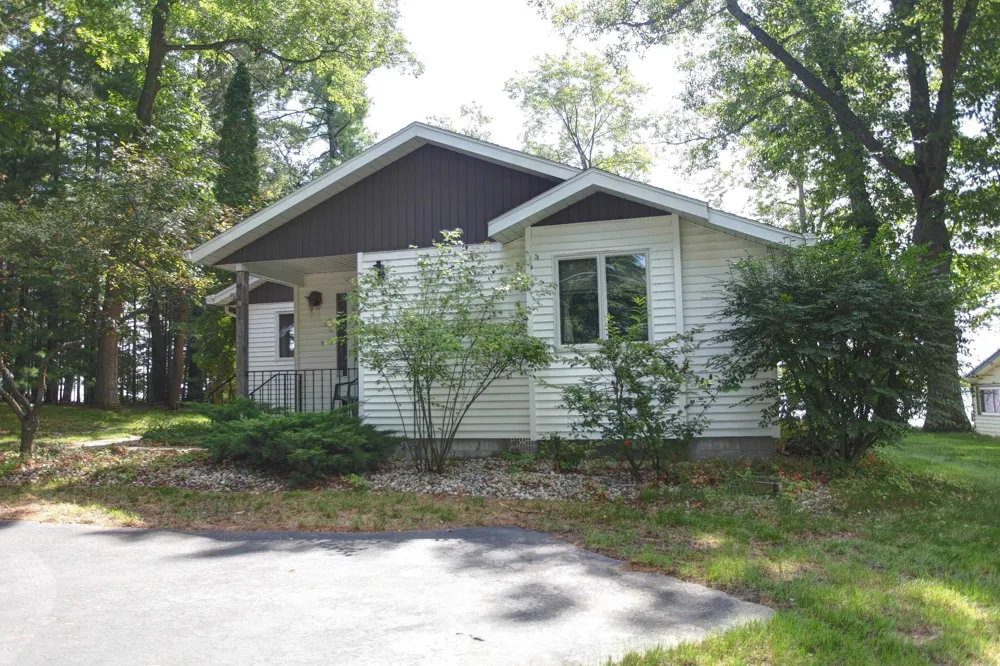 2624 Crescent Shores Drive Long Lake Township, MI 49685