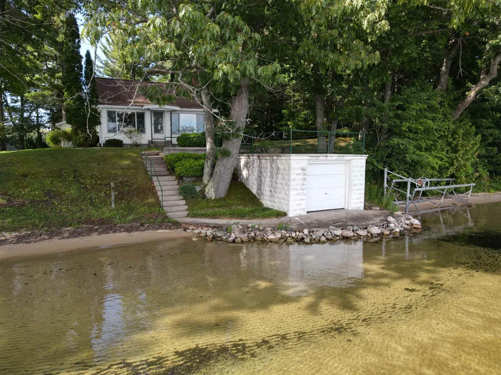 2624 Crescent Shores Drive Long Lake Township, MI 49685