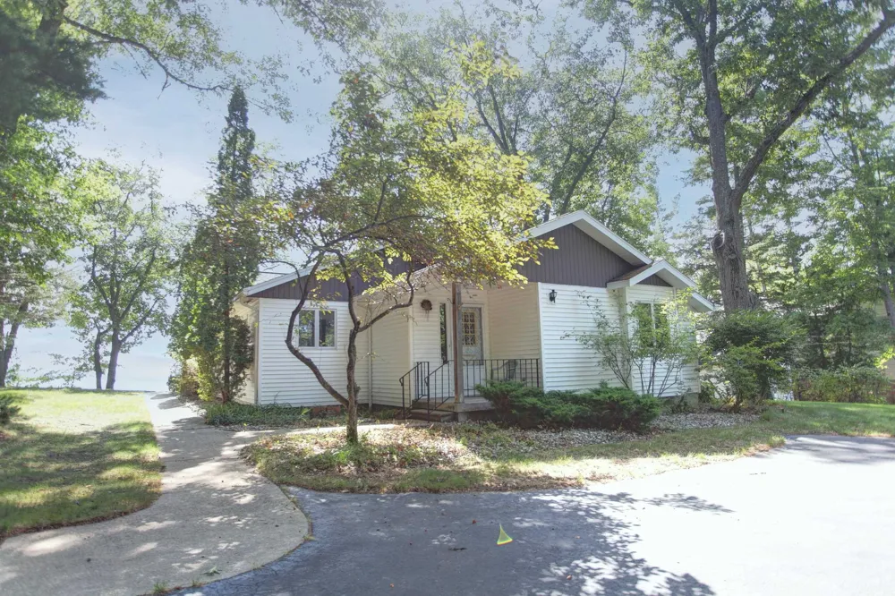 2624 Crescent Shores Drive Long Lake Township, MI 49685