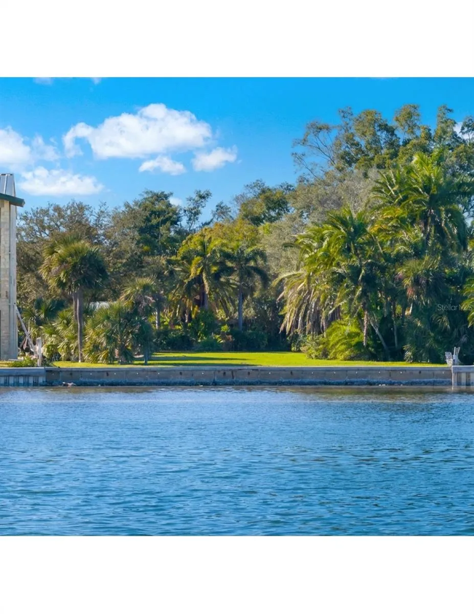 6100 BAHAMA SHORES DRIVE S St Petersburg, FL 33705