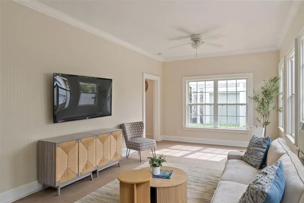 208 S MATANZAS AVENUE Tampa, FL 33609