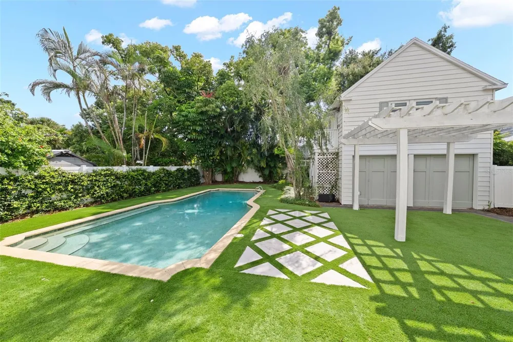 208 S MATANZAS AVENUE Tampa, FL 33609