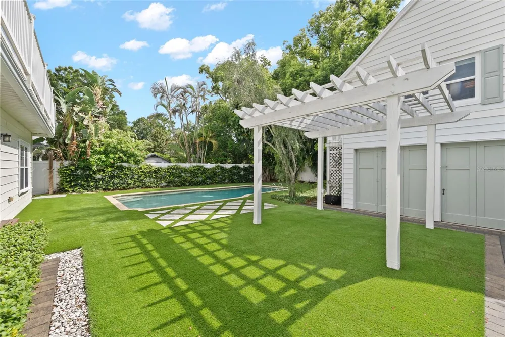 208 S MATANZAS AVENUE Tampa, FL 33609