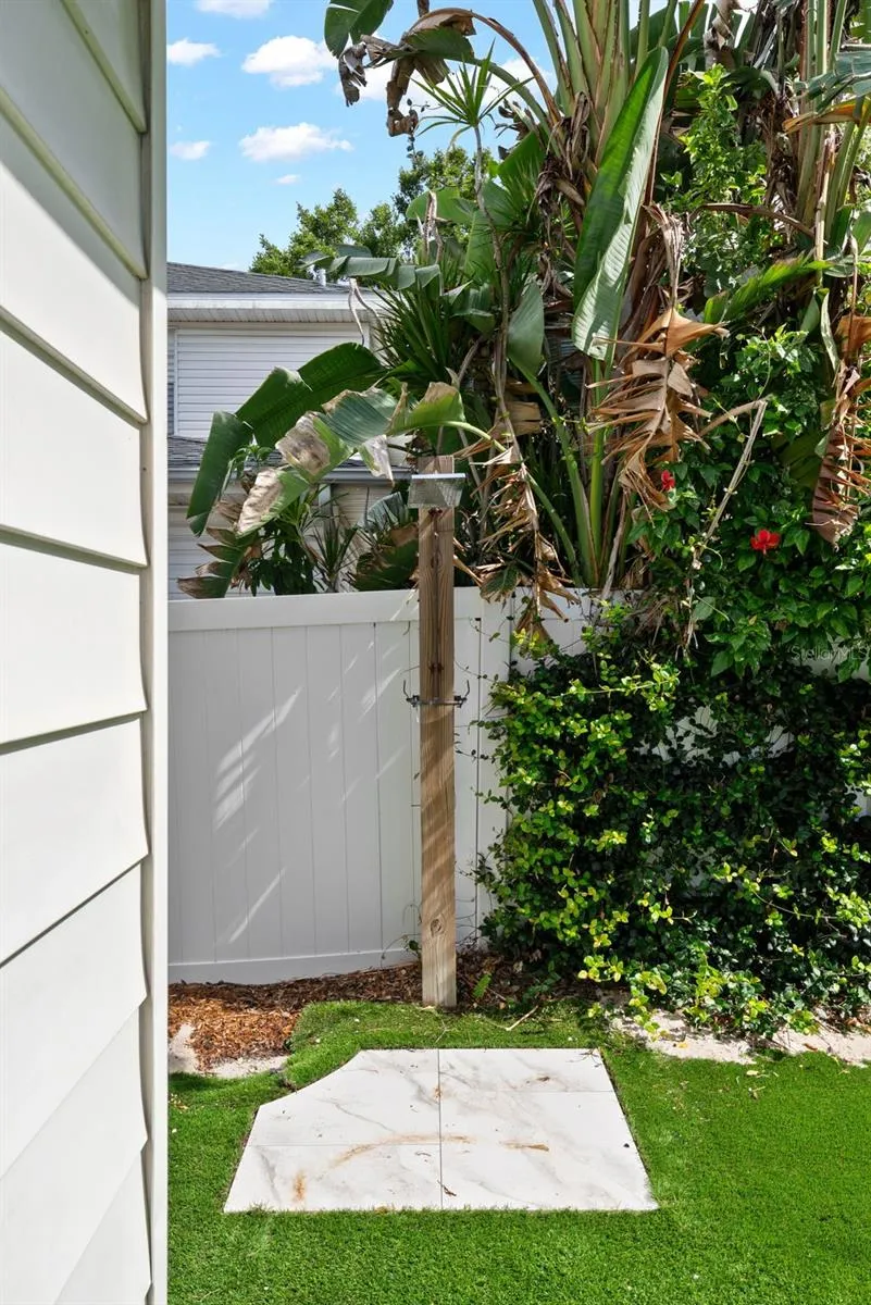 208 S MATANZAS AVENUE Tampa, FL 33609