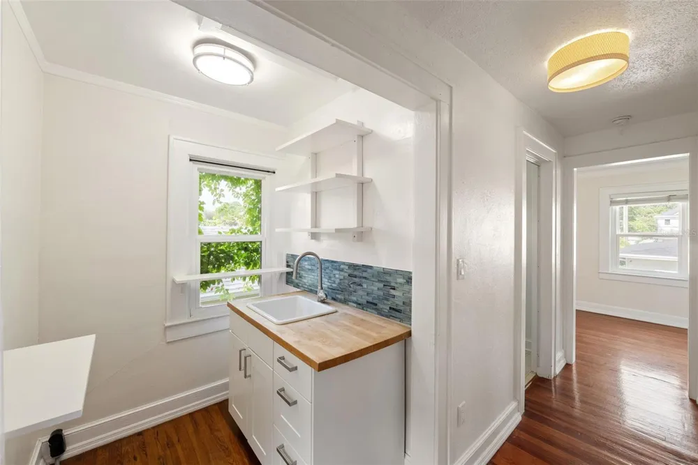 208 S MATANZAS AVENUE Tampa, FL 33609