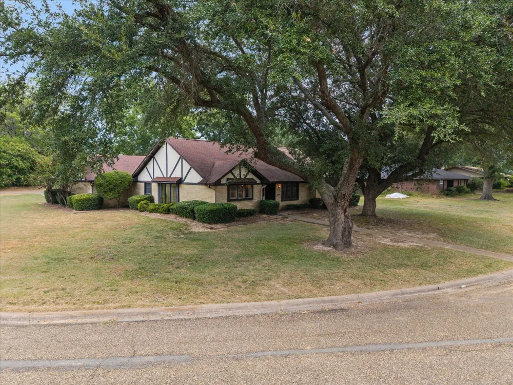 401 Southgate Drive Mt Pleasant, TX 75455