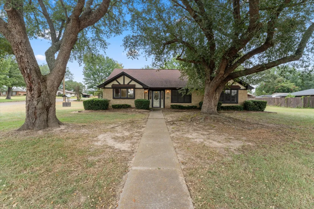 401 Southgate Drive Mt Pleasant, TX 75455