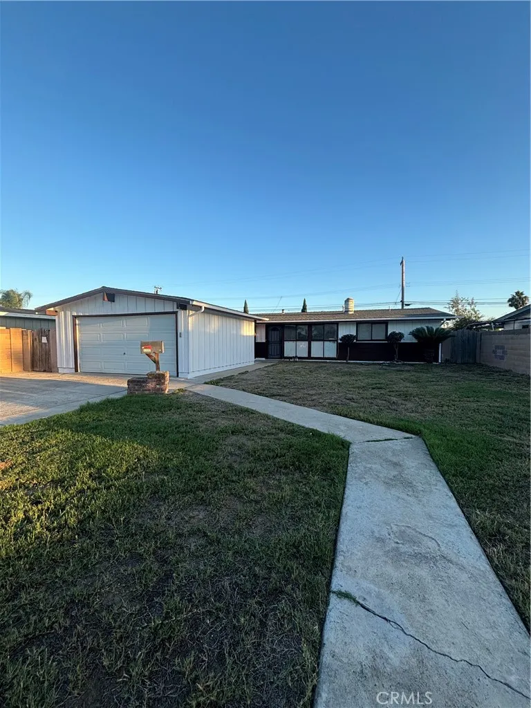 7722 Davmor Stanton, CA 90680