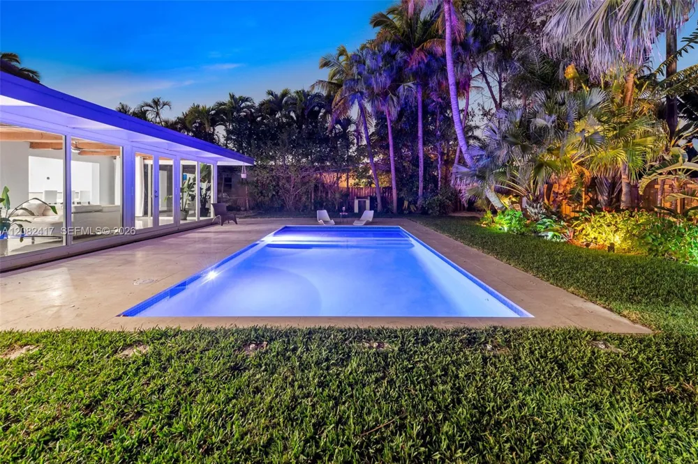 1025 Washington St Hollywood, FL 33019