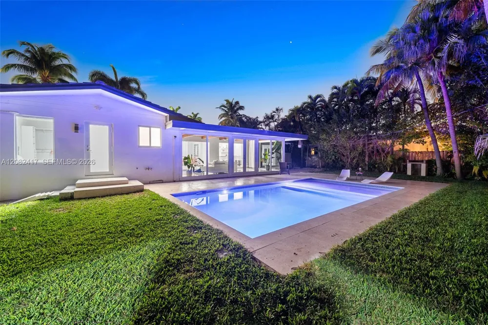 1025 Washington St Hollywood, FL 33019