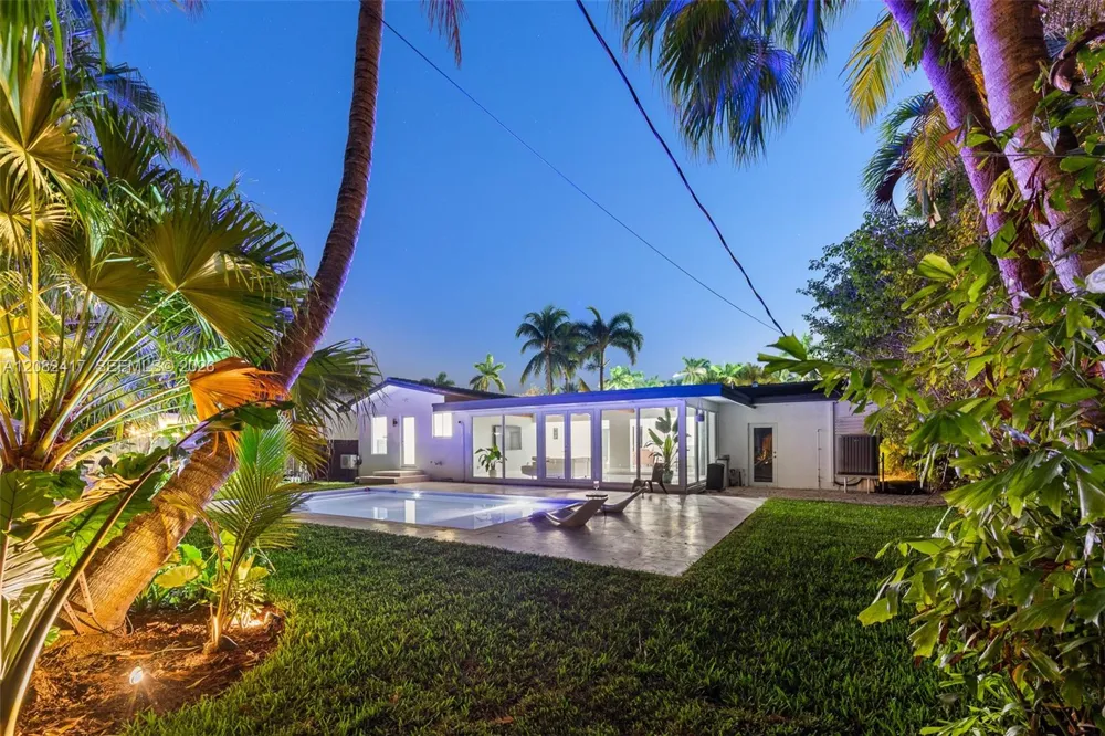 1025 Washington St Hollywood, FL 33019
