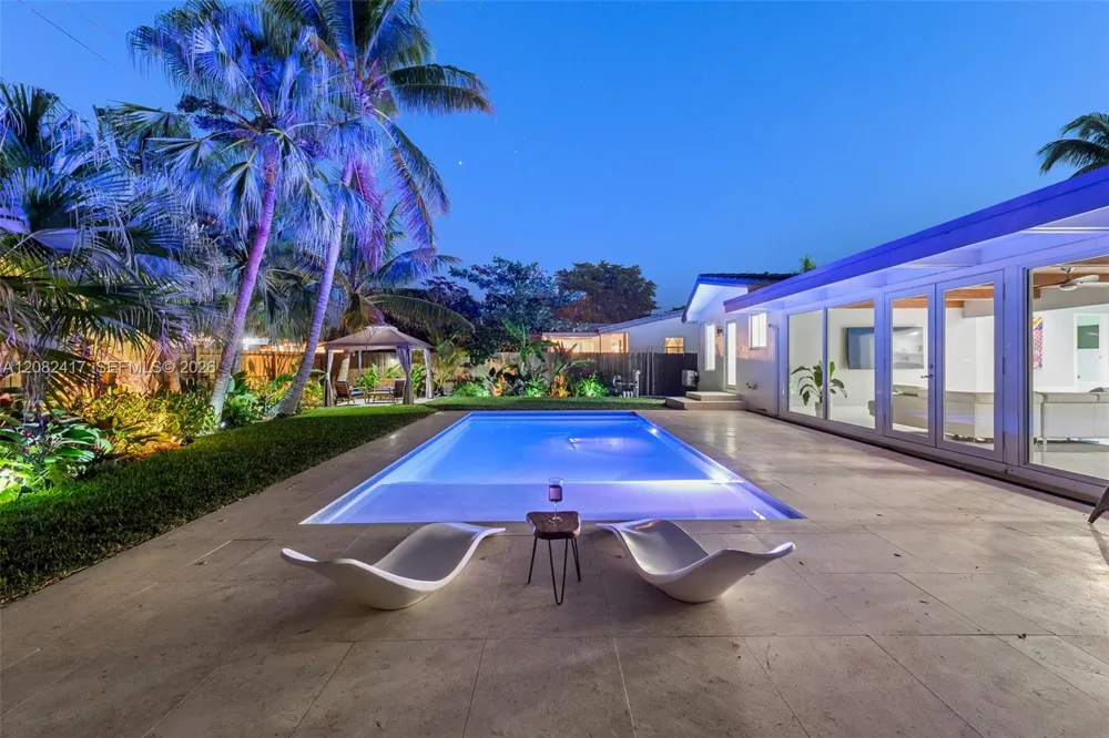 1025 Washington St Hollywood, FL 33019