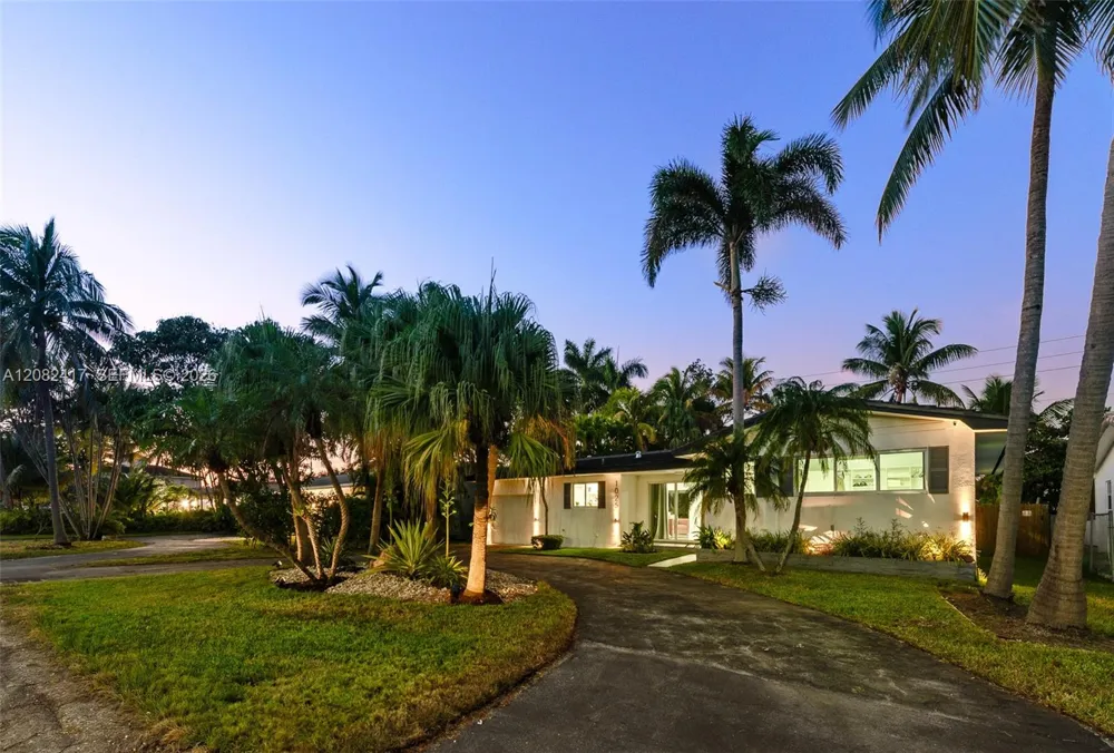 1025 Washington St Hollywood, FL 33019