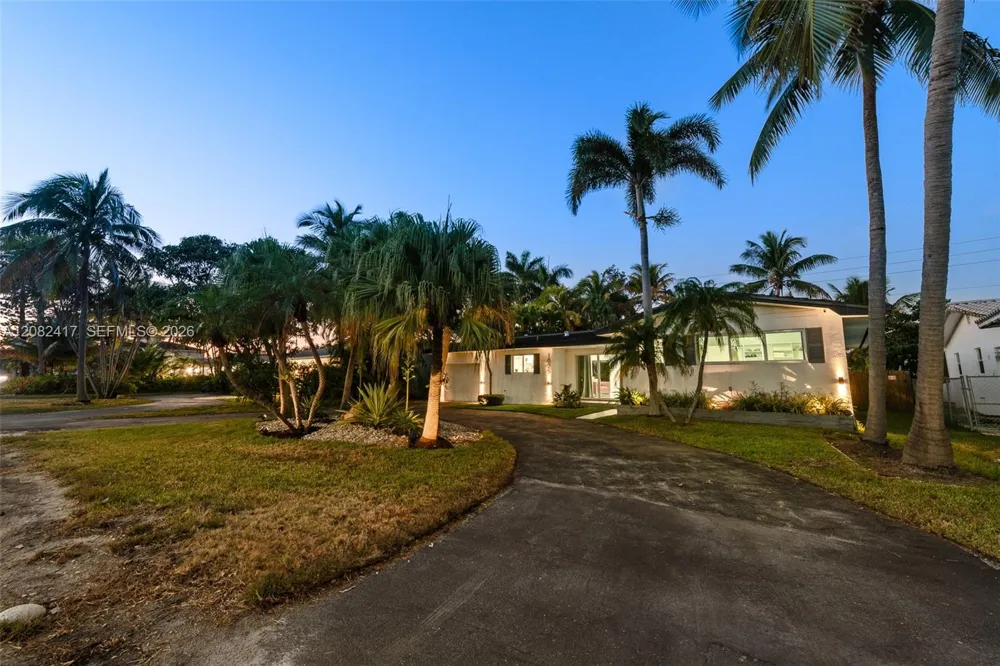 1025 Washington St Hollywood, FL 33019