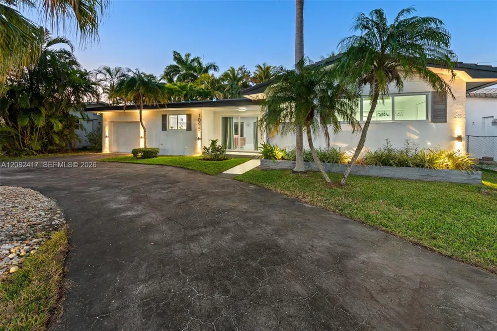 1025 Washington St Hollywood, FL 33019