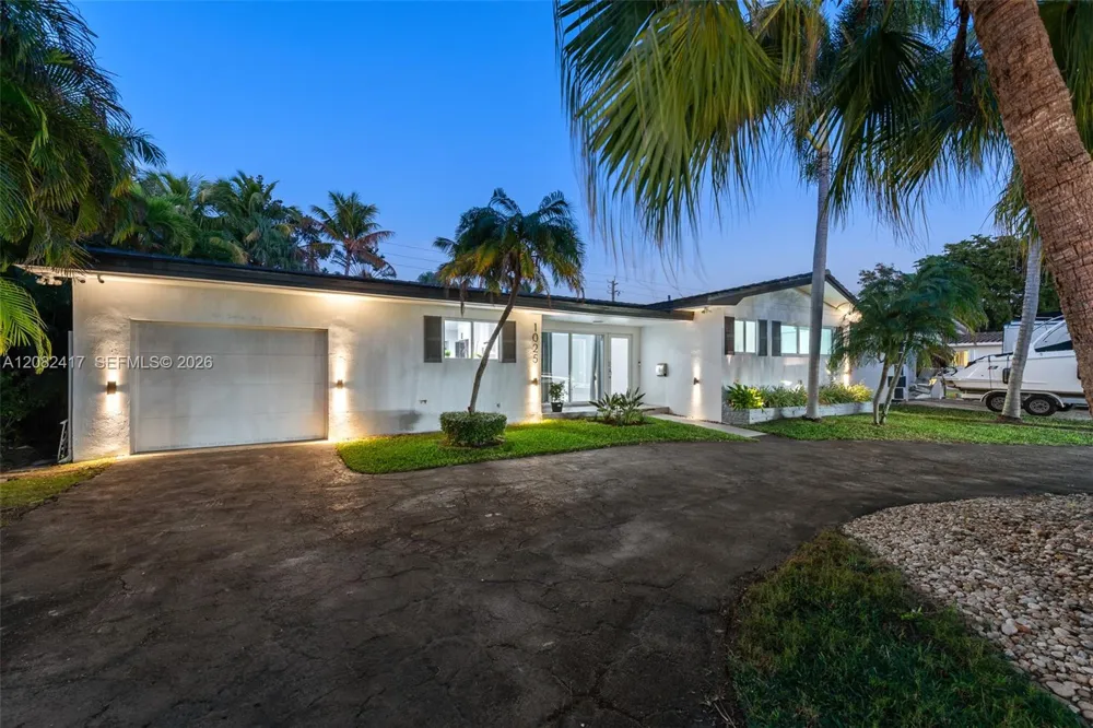 1025 Washington St Hollywood, FL 33019