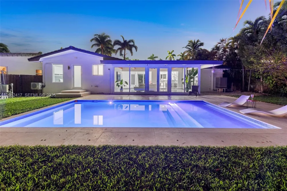 1025 Washington St Hollywood, FL 33019