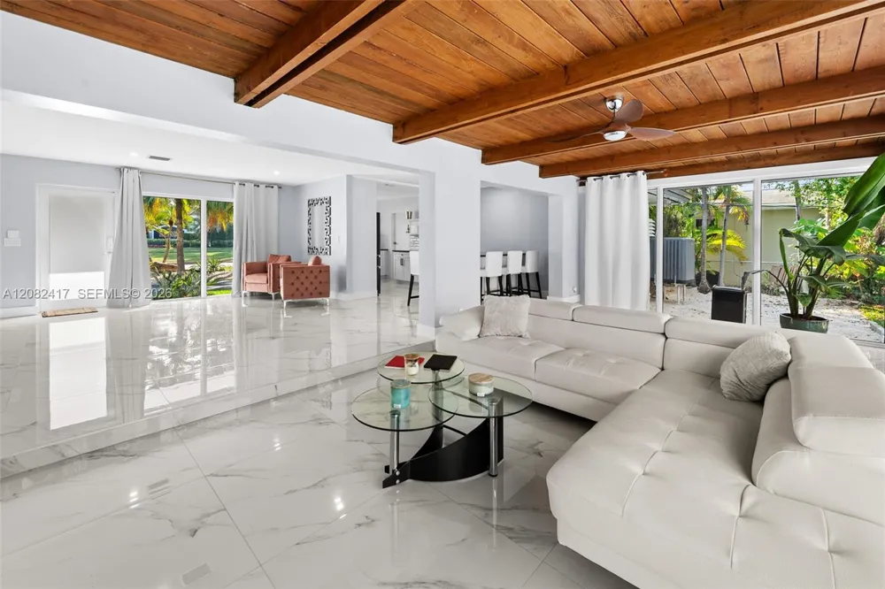 1025 Washington St Hollywood, FL 33019