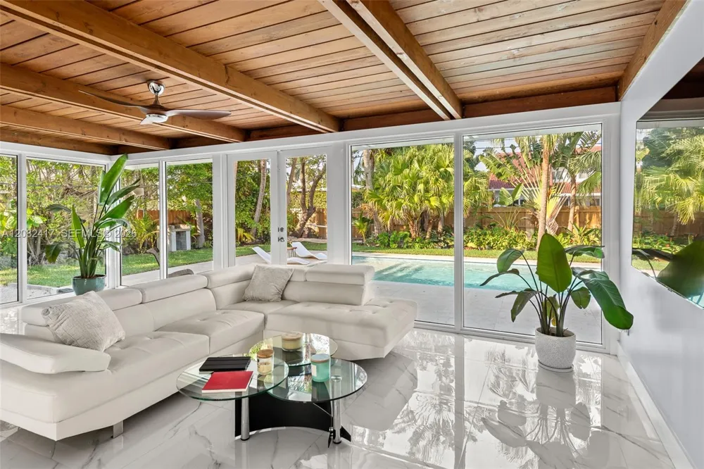 1025 Washington St Hollywood, FL 33019