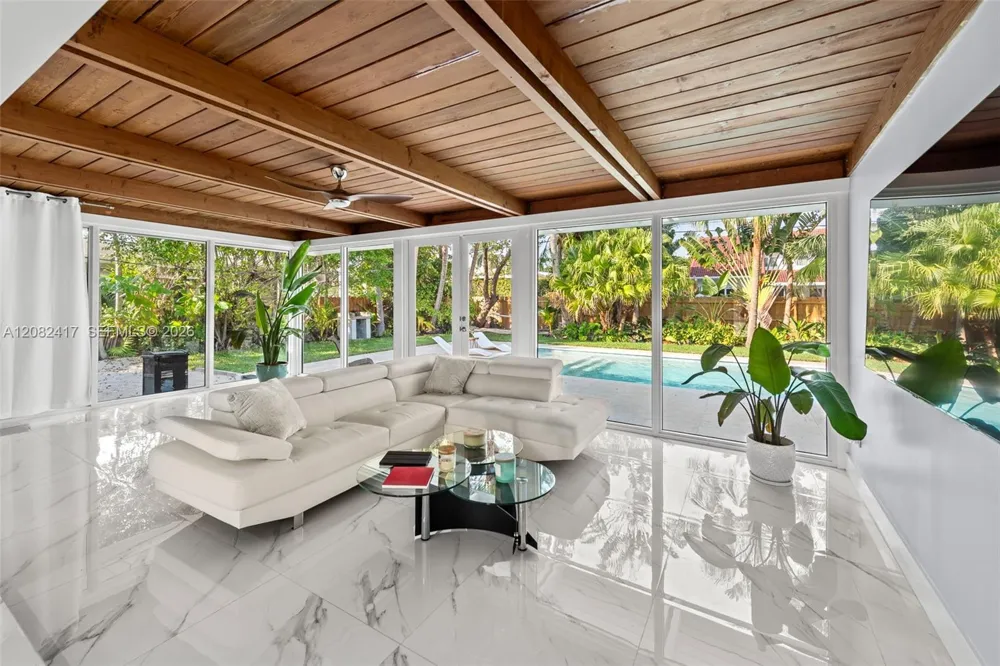 1025 Washington St Hollywood, FL 33019