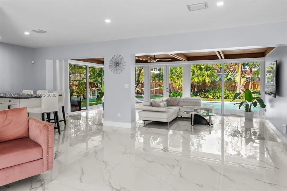 1025 Washington St Hollywood, FL 33019