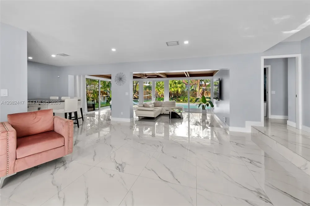 1025 Washington St Hollywood, FL 33019