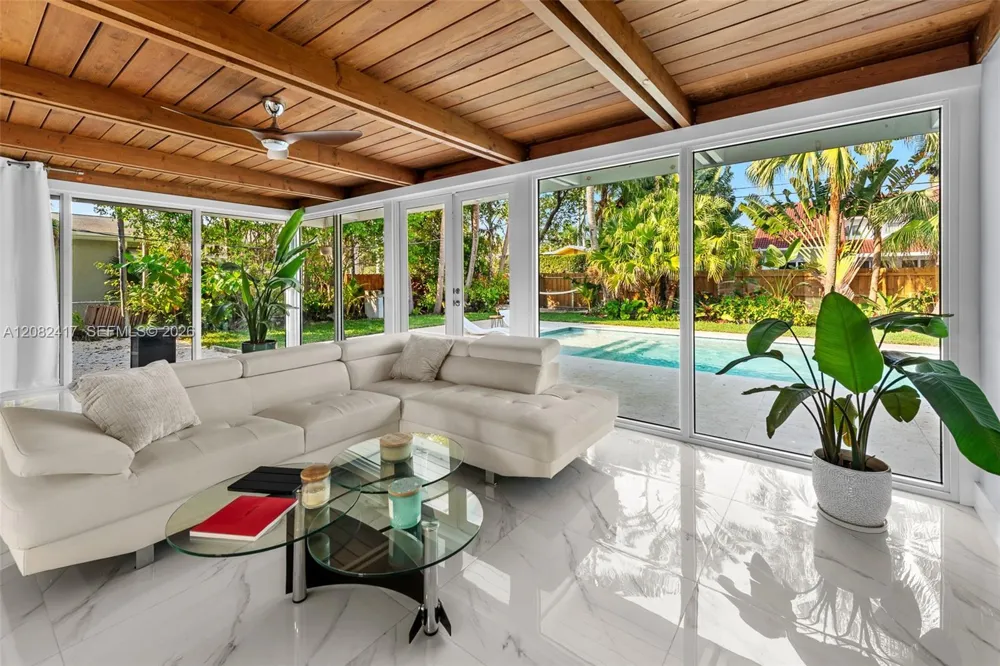 1025 Washington St Hollywood, FL 33019