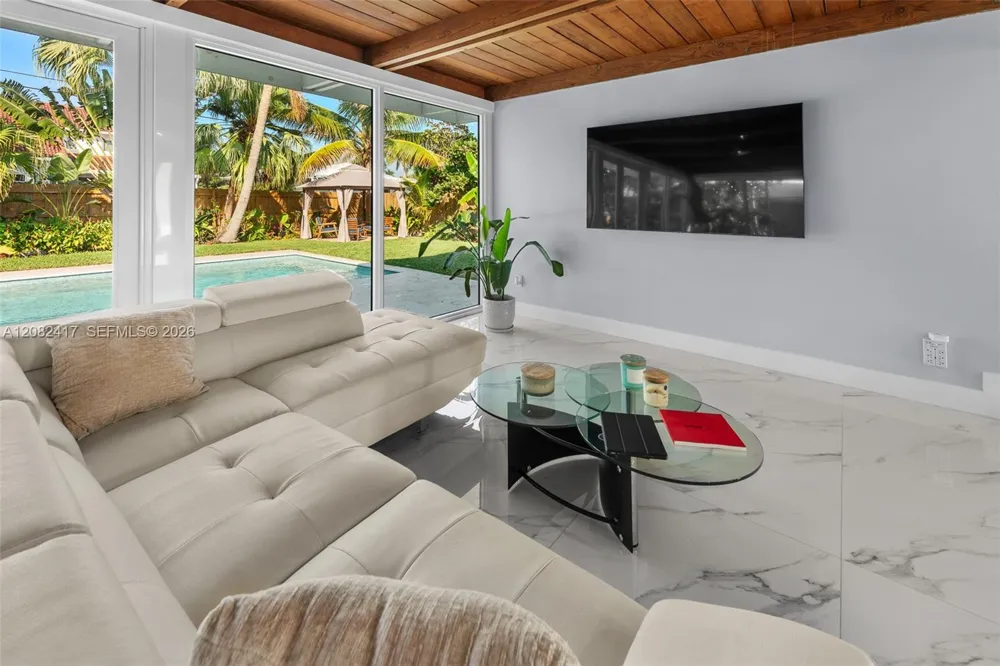 1025 Washington St Hollywood, FL 33019